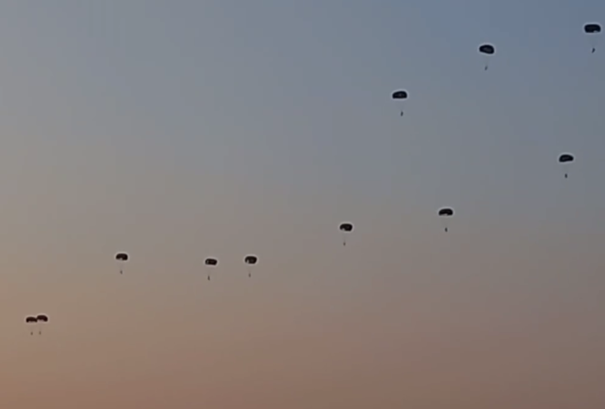Μα καλά....πετάτε τα κορμιά σας στον αέρα; Κομάντος είμαστε, με φίλους αετούς